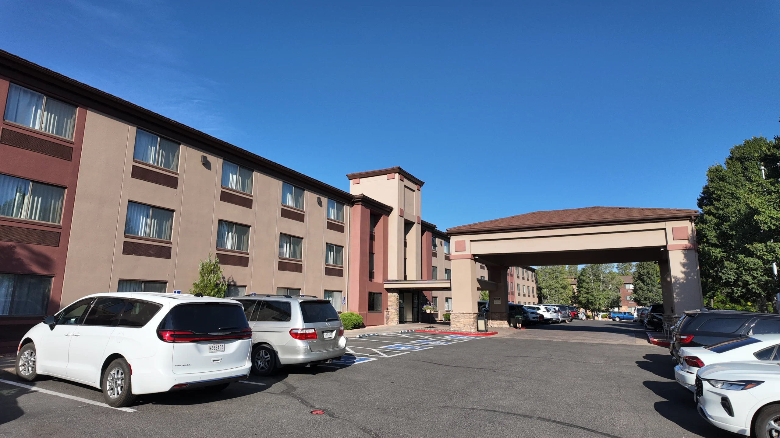 Grand Canyon Hotel & Suites