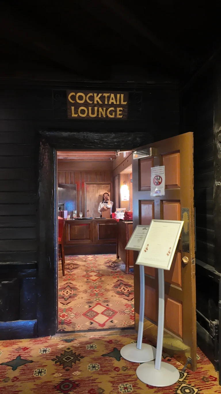 El Tovar Cocktail Lounge