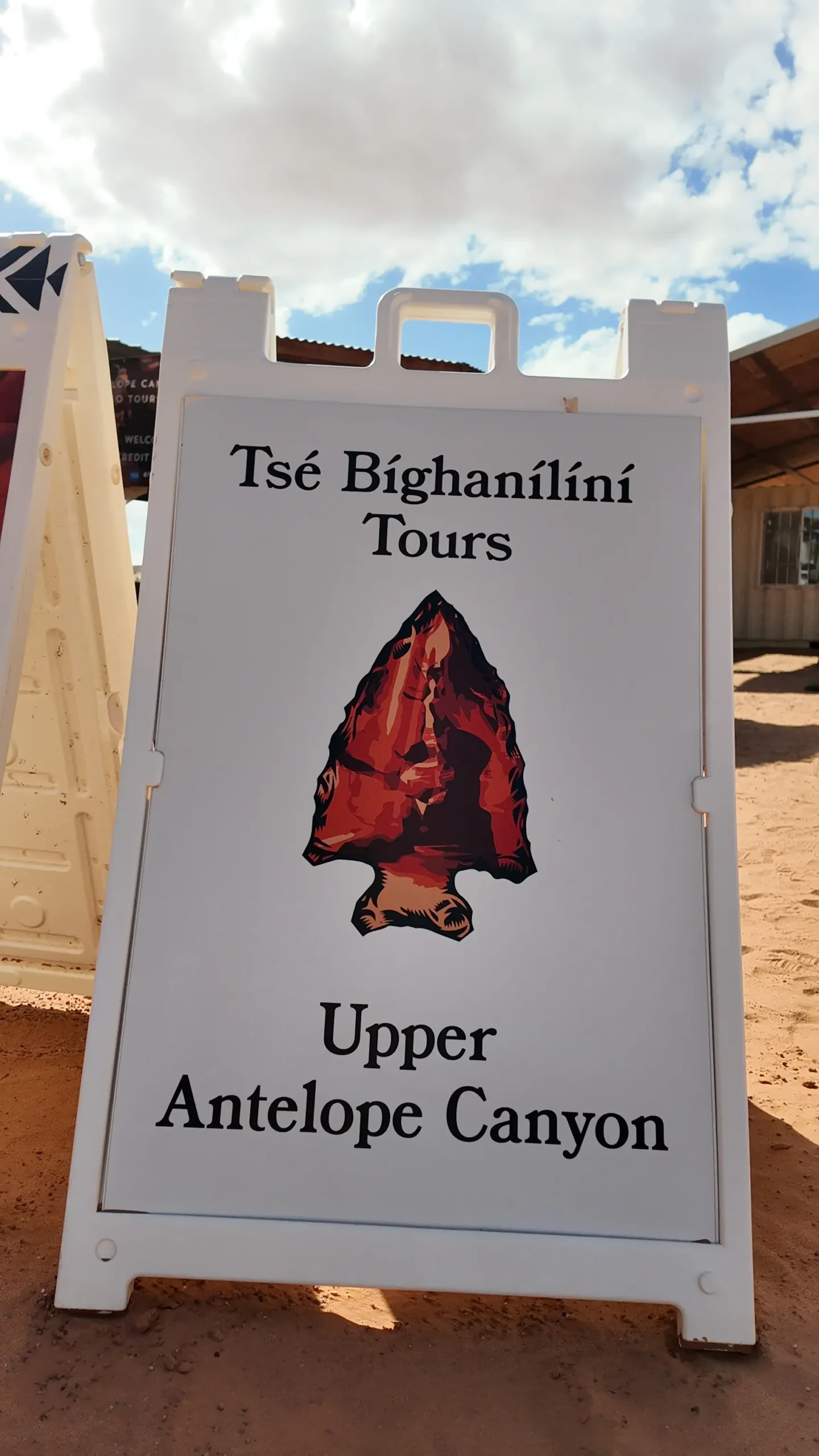 Tse Bighanilini Tours
