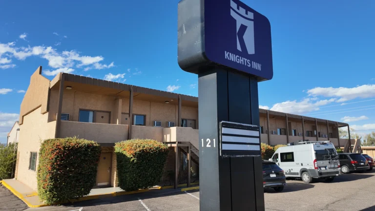 Knights Inn Page